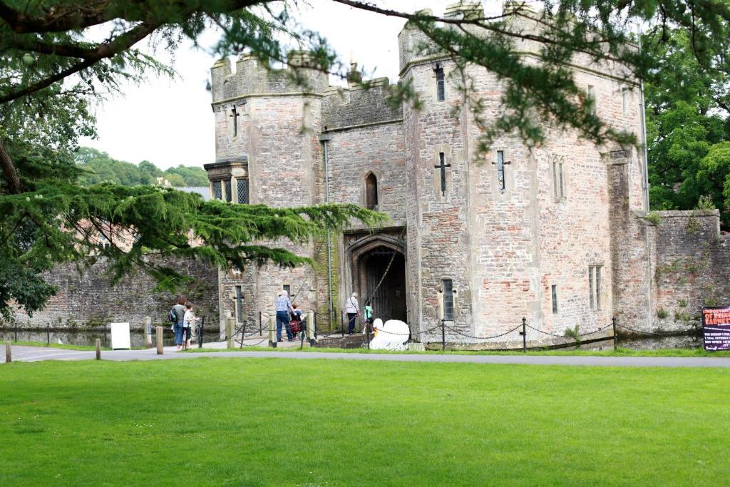 The Ancient Gatehouse & Rugantino Restaurant Hotel Wells Bagian luar foto