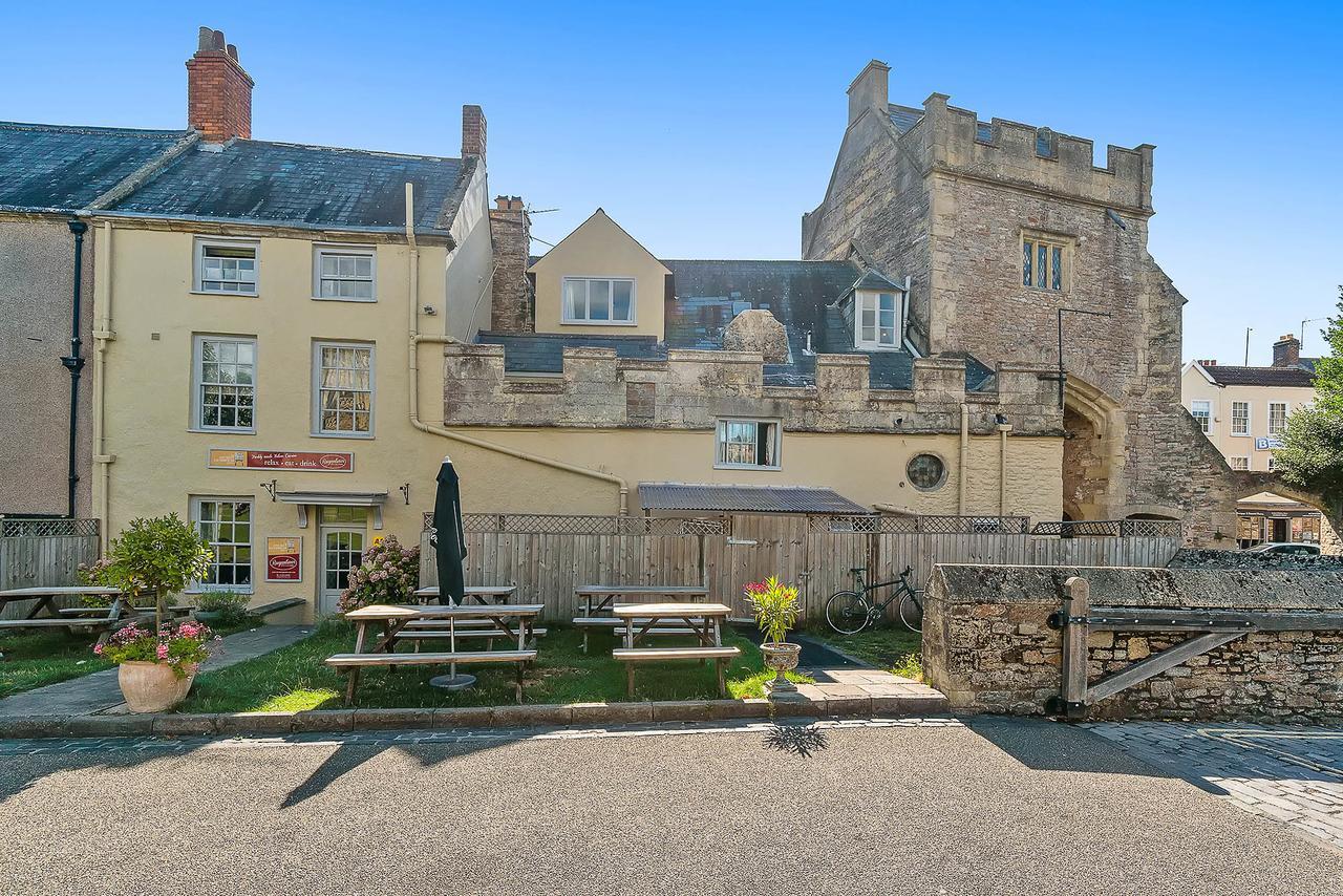 The Ancient Gatehouse & Rugantino Restaurant Hotel Wells Bagian luar foto